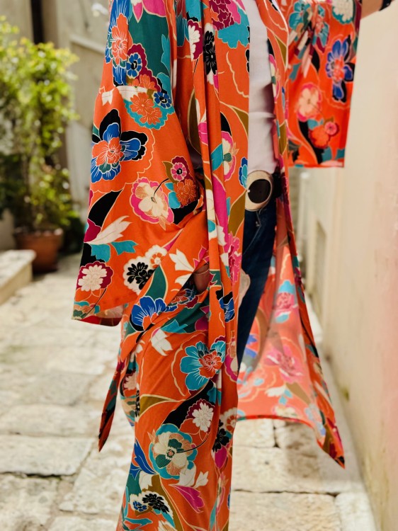 pomarańczowe kimono w kwiaty.jpeg