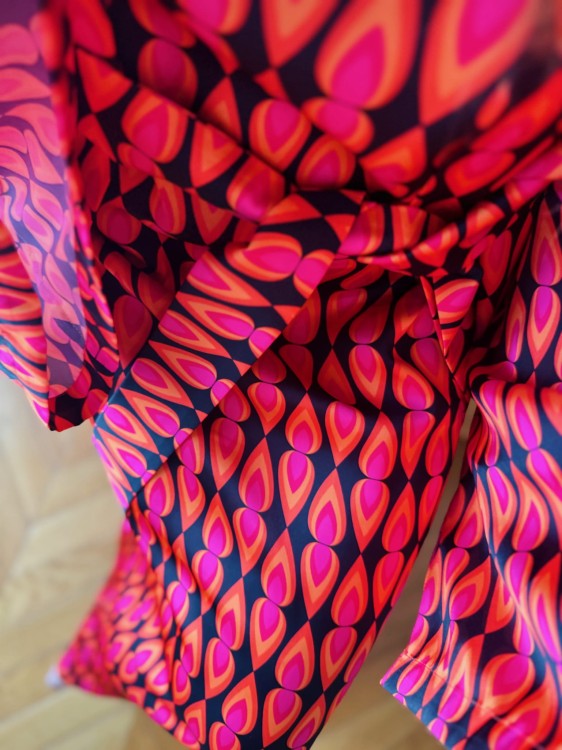 kimono satyna długie kolorowe abstrakcja