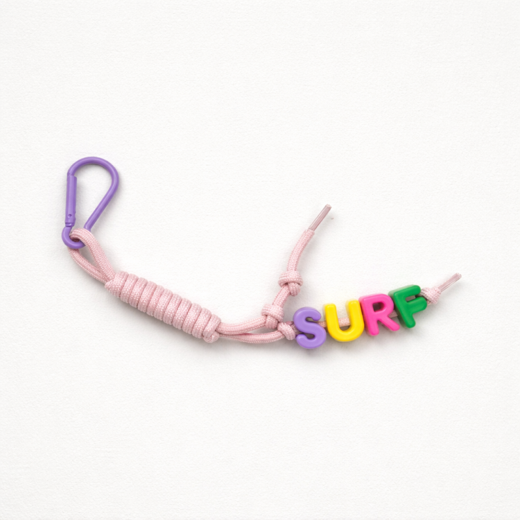 key ring brelok napis surf powder róż pudrowy