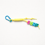 key ring brelok napis surf yellow żołty do kluczy